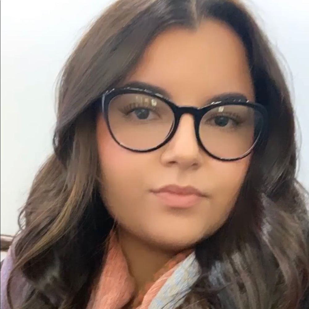 Meet your Posher, Viviane